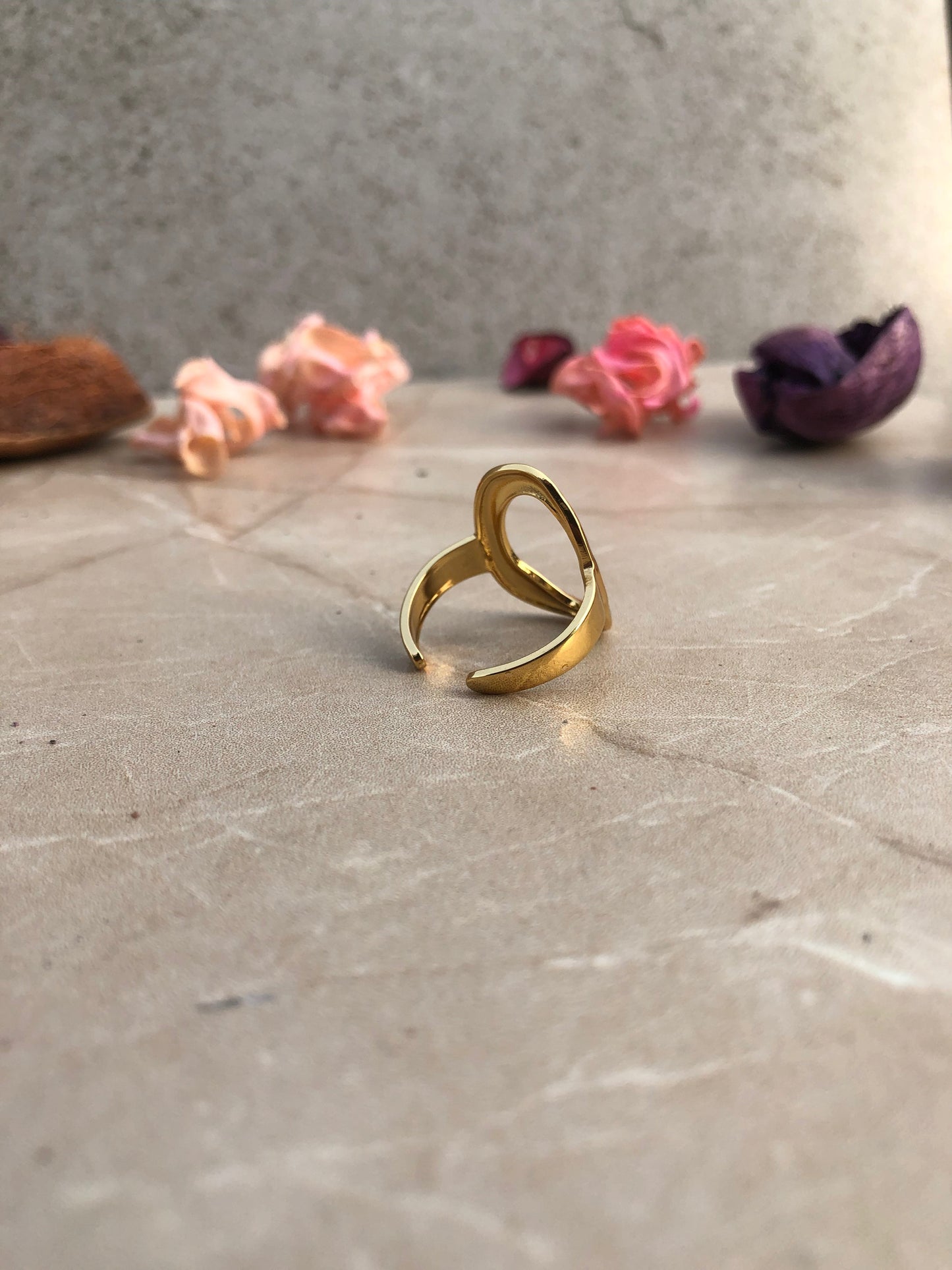 ZEBZAR Eclipse Oval Ring