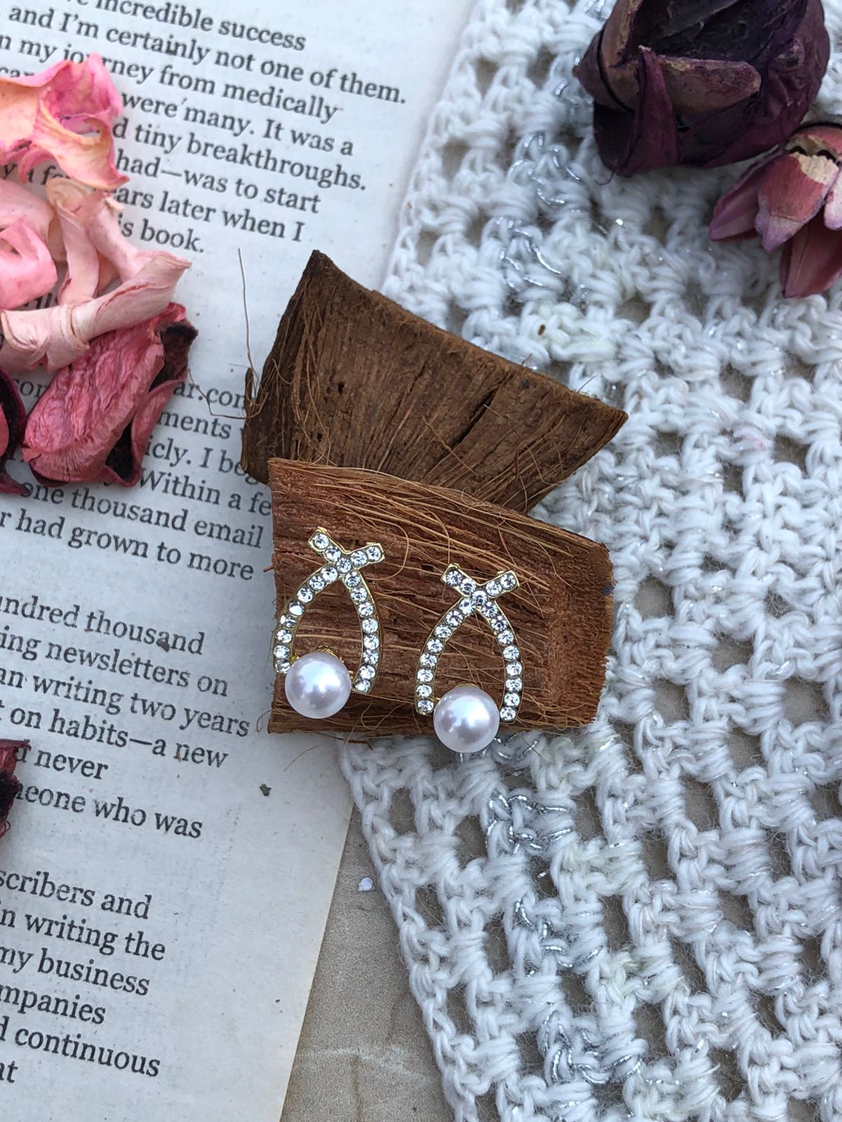 Zebzar Pearl Luxe Studs