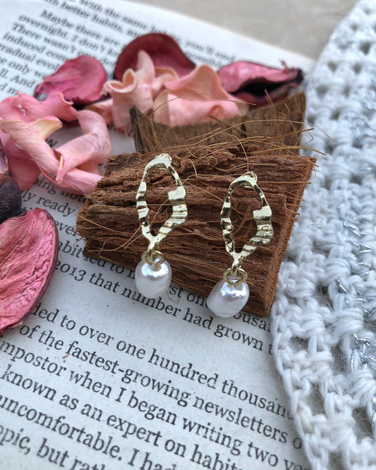 Zebzar Pearl Drop Earings